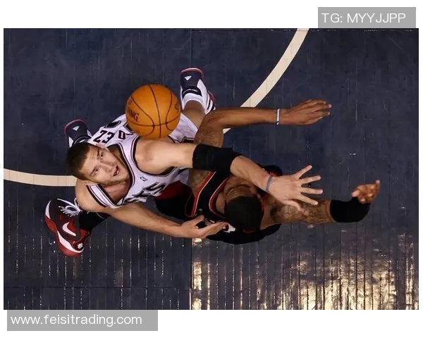 布鲁克洛佩斯：从篮筐之下到三分线外的篮球传奇之路